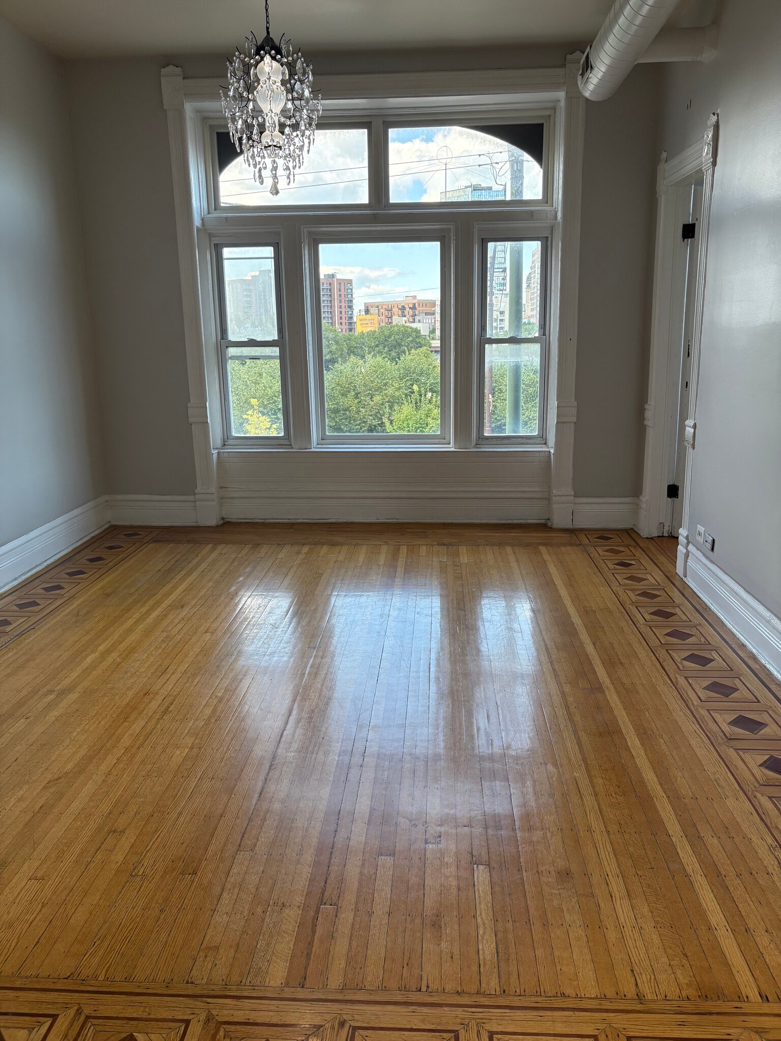 Building Photo - 1043 W Grand Ave