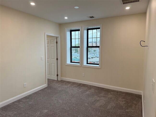 Building Photo - 162 2nd St