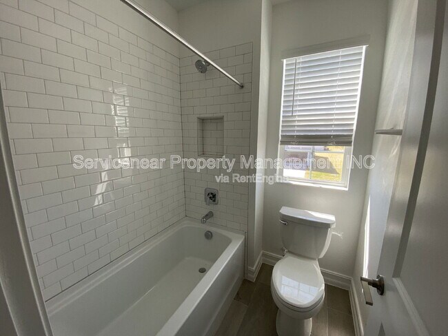 Building Photo - 7113 119th Ct E