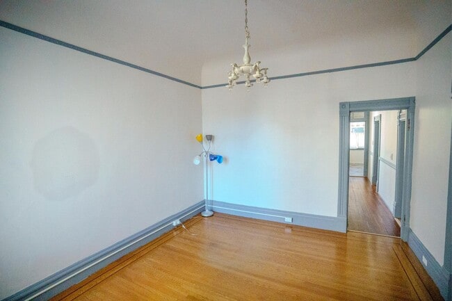 Building Photo - Victorian Charm and City Convenience – 3-B...