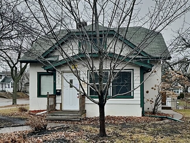 Building Photo - 3601 N Thomas Ave