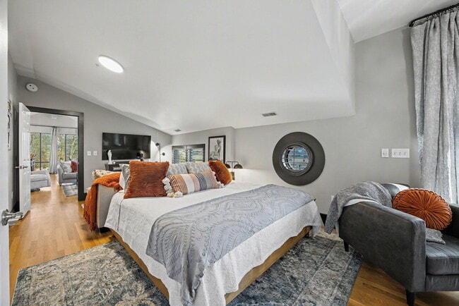 Building Photo - 261 S Limestone