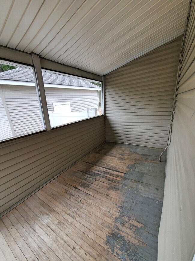 Porch - 142 E Maynard Ave