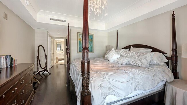 Building Photo - 1350 Main St