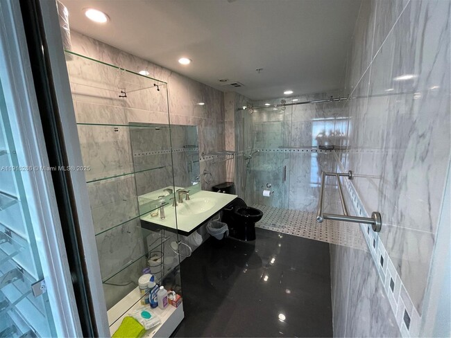 Building Photo - 335 S Biscayne Blvd