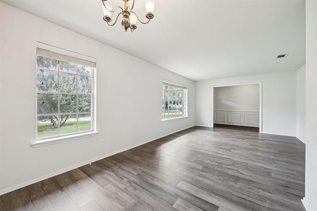 Building Photo - 1800 Midcrest Dr