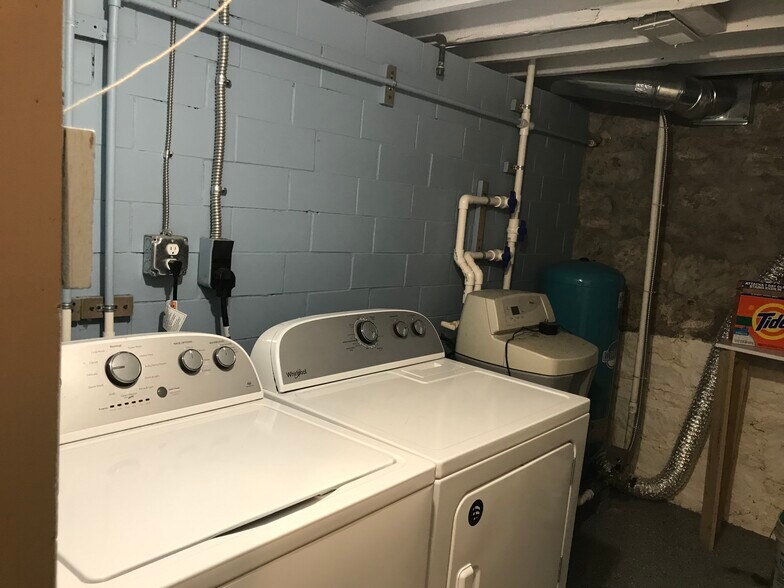 Building Photo - 11220 Vista Dr