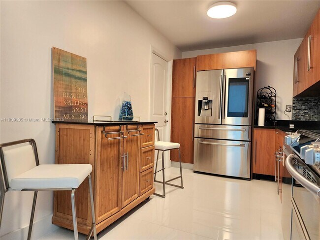 Building Photo - 3000 S Ocean Dr