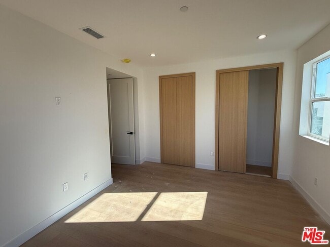 Building Photo - 11528 Emelita St