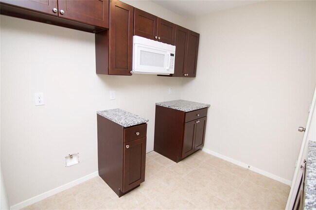 Building Photo - 12039 Clifton Oaks Dr