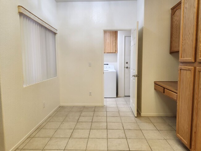 Building Photo - SINGLE STORY TOWNHOME-JUST REMODELED