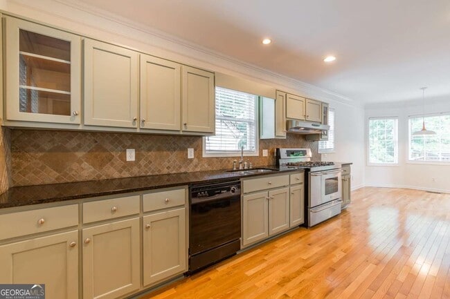 Building Photo - 2820 Hosea L Williams Dr NE