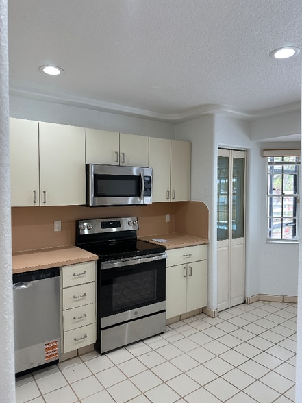 Building Photo - 14481-Sw146 SW 146th Pl