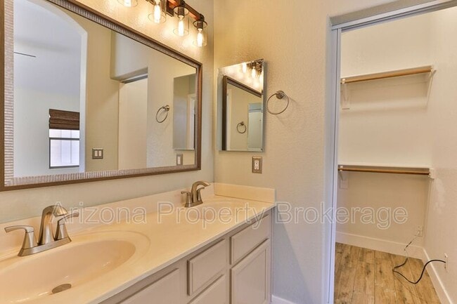 Building Photo - 1885 E Palomino Dr