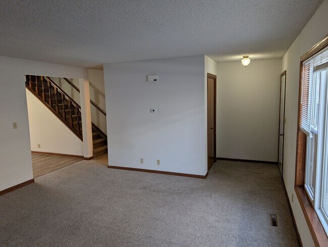 Building Photo - 2215 Mirwyn Ct