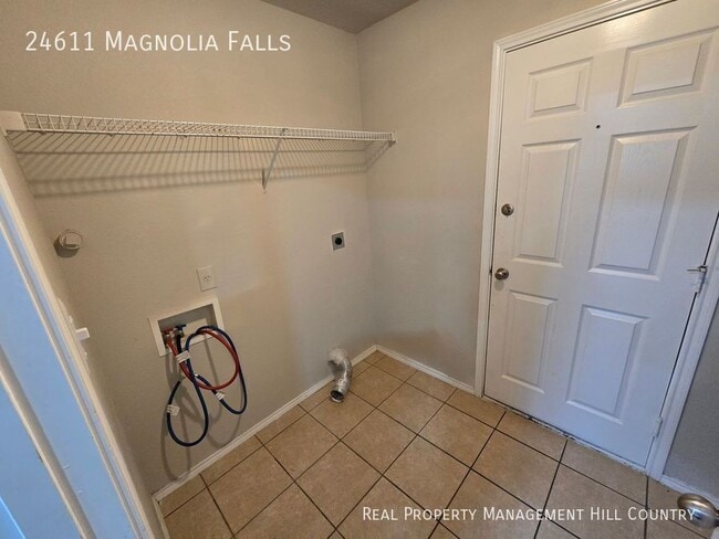 Building Photo - 24611 Magnolia Falls