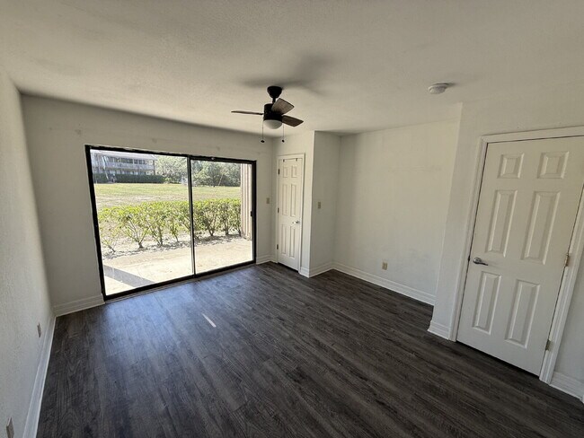 Building Photo - 920 Tennis Way
