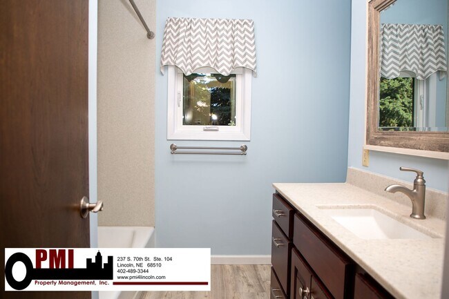 Building Photo - 3 Bedroom and 2 bathroom House for rent