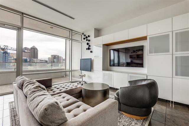 Building Photo - 2430 Victory Park Ln