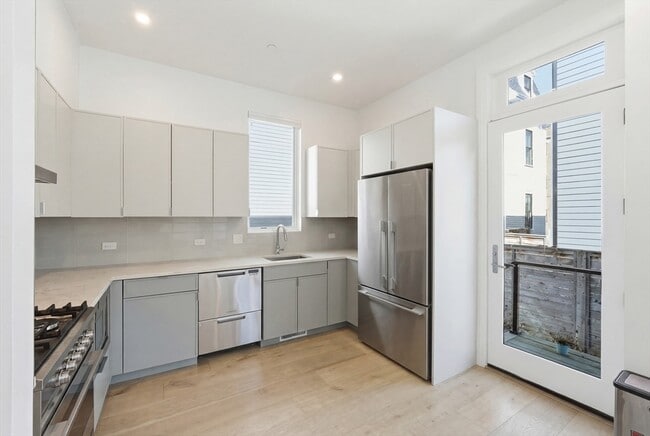 Building Photo - 6 Richardson St