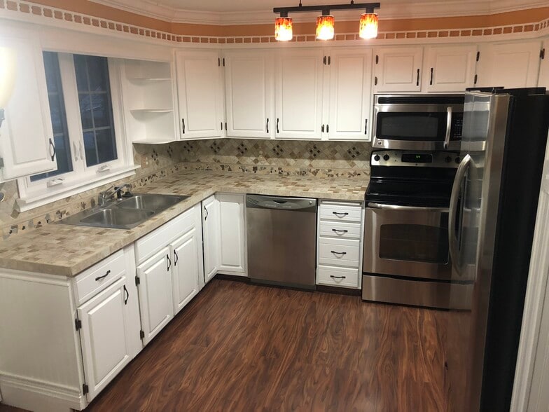 Building Photo - 663 Essex St