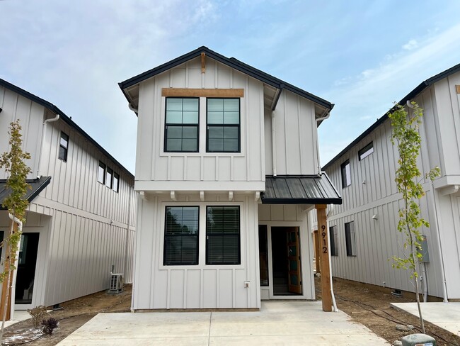 Primary Photo - 9912 NE 46th Ct