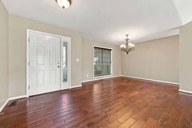 Building Photo - 570 Buchanan Rd