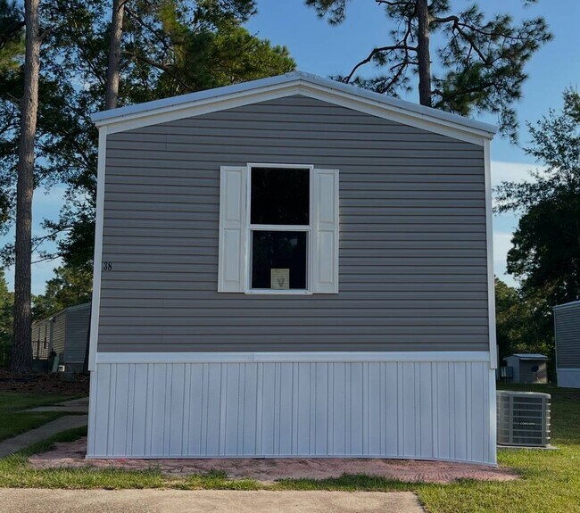 Building Photo - 14142 Lorraine Rd