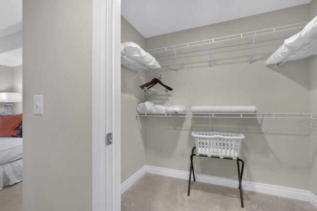 Building Photo - 3718 Midtown Dr