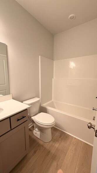 Building Photo - 1456 Donhill Dr