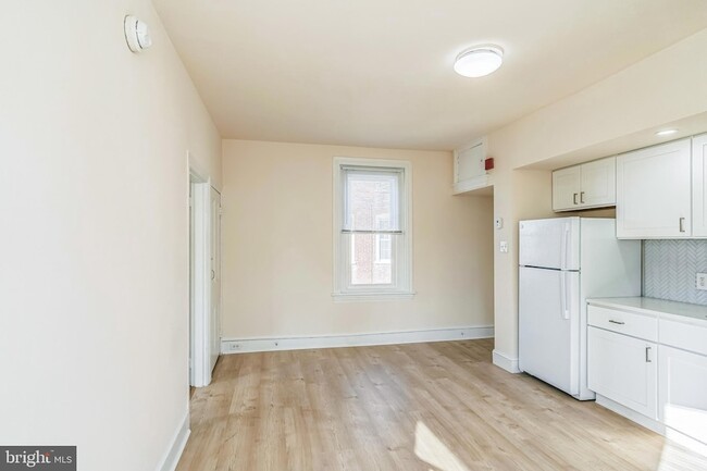 Building Photo - 459 Martin St