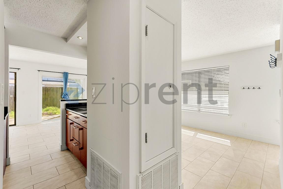 Building Photo - 182 Bent Arrow Dr