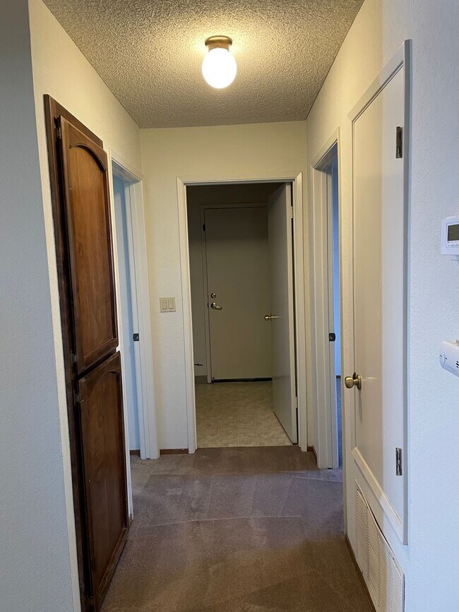 Building Photo - 3 Bedroom 2 Bathroom in Pocket