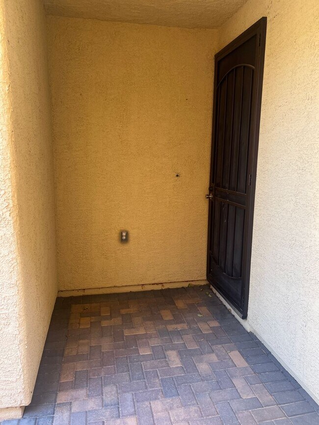 Building Photo - Located in the Southwest 3 Bed | 2.5 Bath | Loft | 2-Car Garage spacious backyard