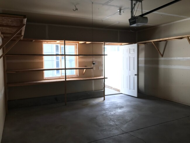 Building Photo - Charming 2 bed 1.5 bath Parkside Town Home...