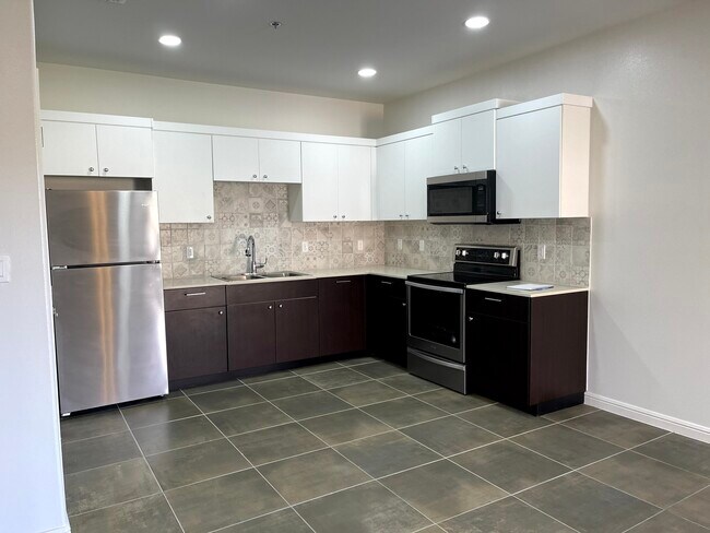 Building Photo - 3807 S Veterans Blvd