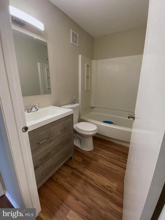 Building Photo - 705 Woodhollow Dr