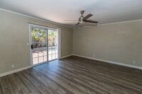 Building Photo - East Side Costa Mesa - 2Bed + Bonus Room