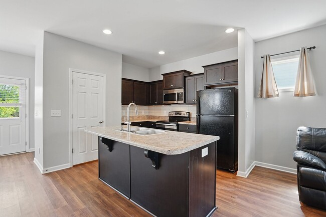Building Photo - AVAILABLE-GREAT HOME IN THE HEART OF RALEI...