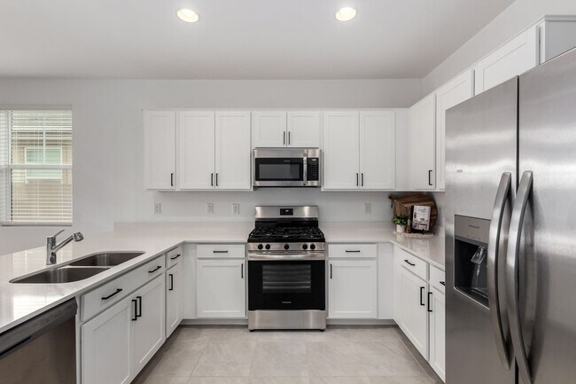 Building Photo - Charming 3-Bed Rental with Spacious Yard