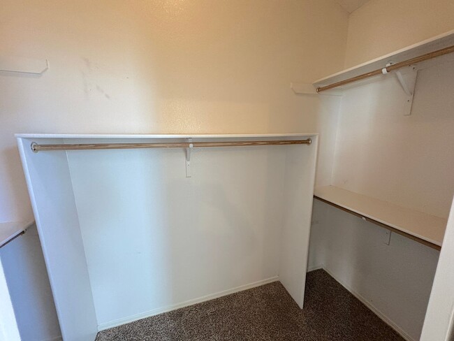 Building Photo - East El Paso 4 bed Refrig A/C!