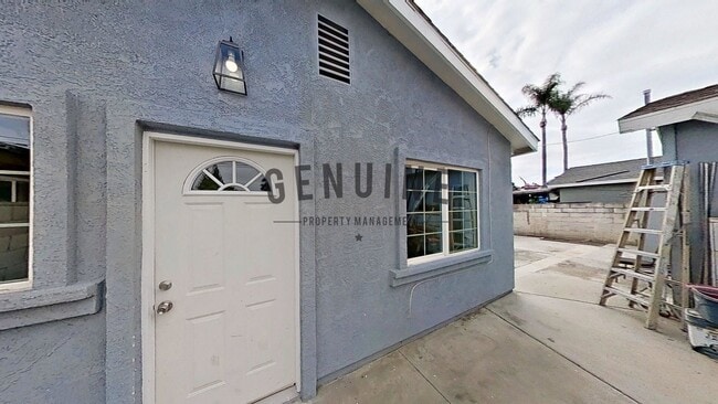 Building Photo - 305 S Daisy Ave