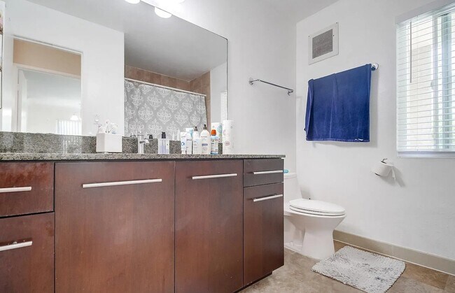 Building Photo - 7555 Charmant Dr