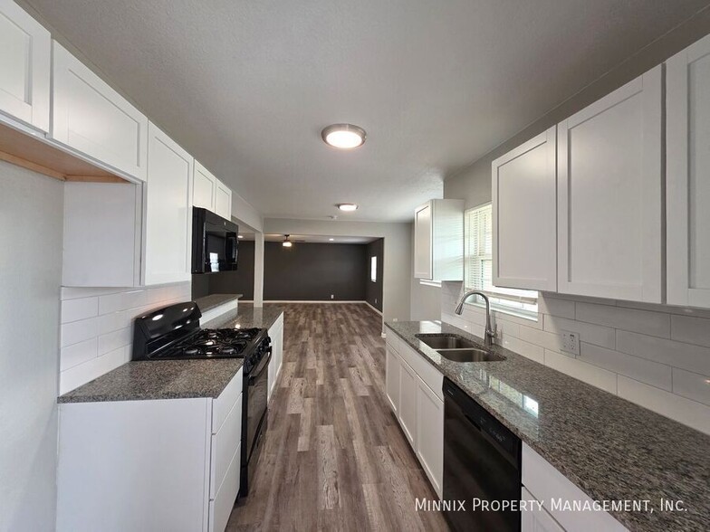 Building Photo - 4603 Mercedes Dr