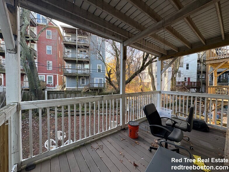 Building Photo - 72 Hillside St