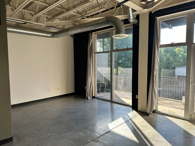 Building Photo - 5200 Peachtree Rd