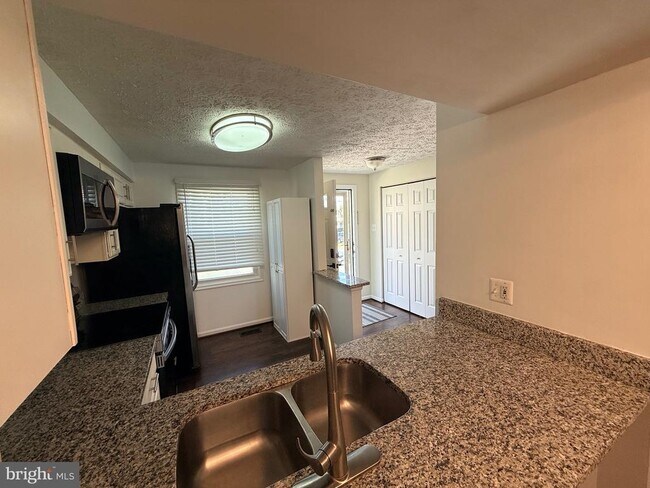 Building Photo - 8577 Blackfoot Ct