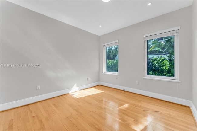 Building Photo - 1514 Capri St