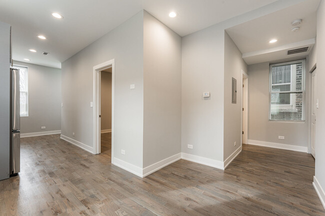 Building Photo - 926 W 32nd Pl