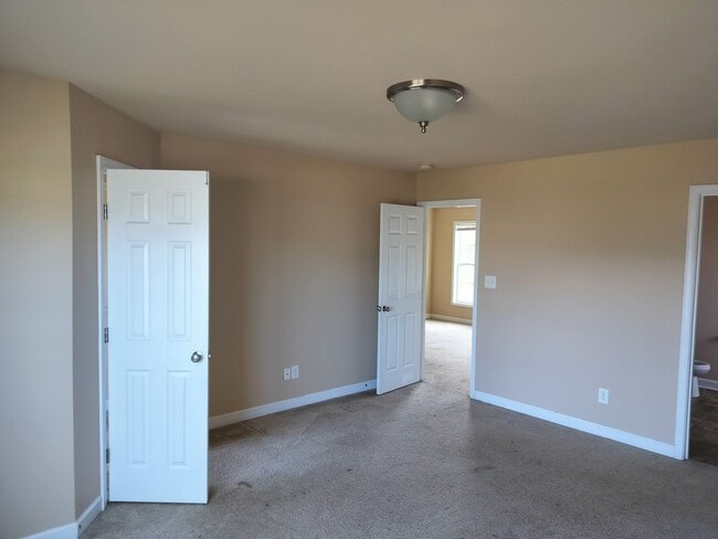 Building Photo - Ready in Raeford